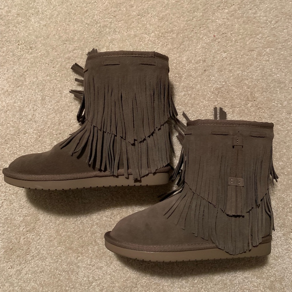 UGG Size 6 lady 4 kids Koolaburra Tan Boots Fringe